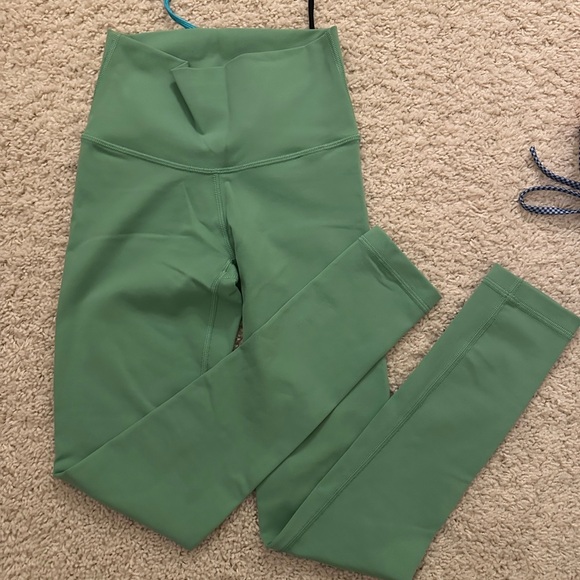 Green aritzia tna leggings - Picture 1 of 4